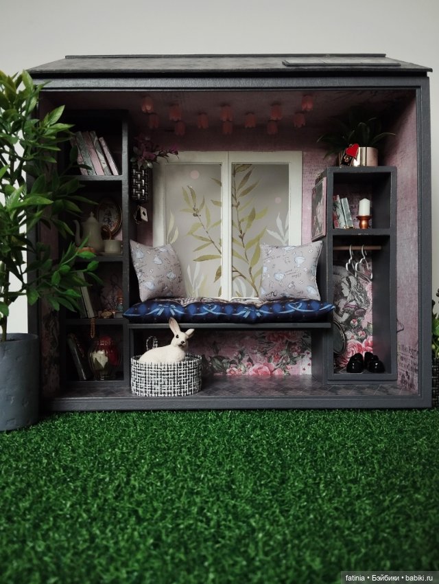 Подробнее о мелочах и деталях. Румбокс 1:8 уголок Алисы (фото 2)