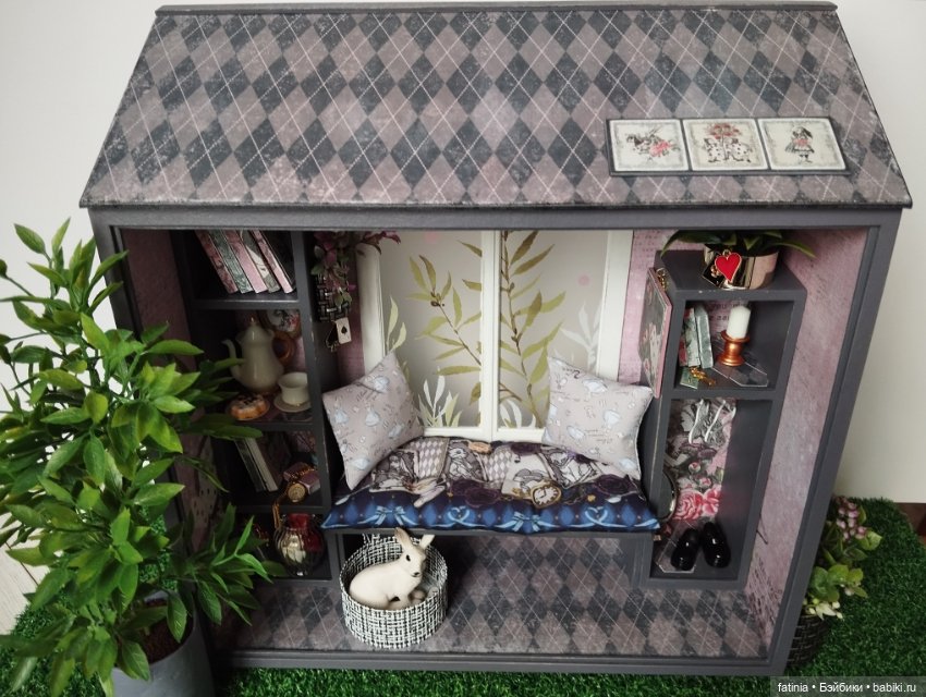 Подробнее о мелочах и деталях. Румбокс 1:8 уголок Алисы