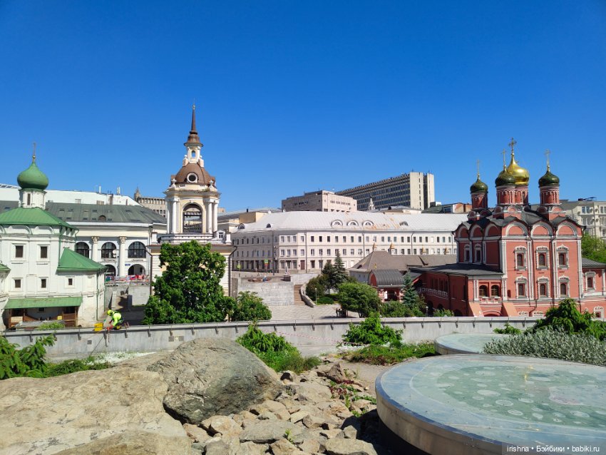 Прогулка двух Люси и двух куклопожружек