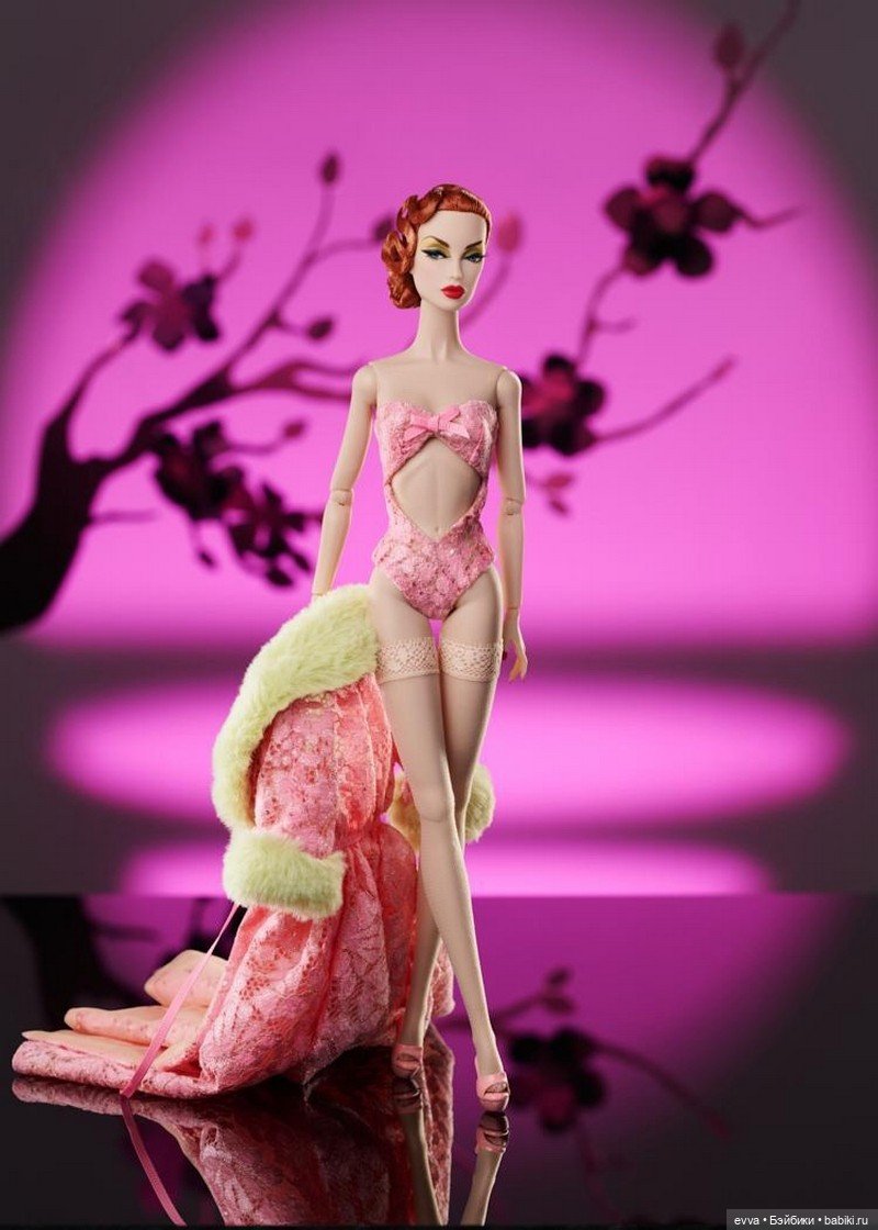 Бонусная кукла Integrity Toys в честь 20-летия из линейки FR: Monogram (фото 2)