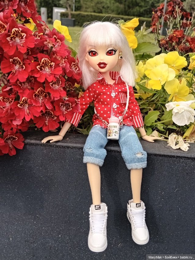 Красотка Джейд играет в обычного подростка (фото 4)