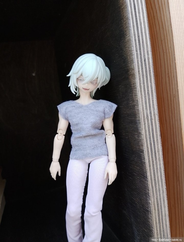 Лучеано встретил Лабубу в парке). 02