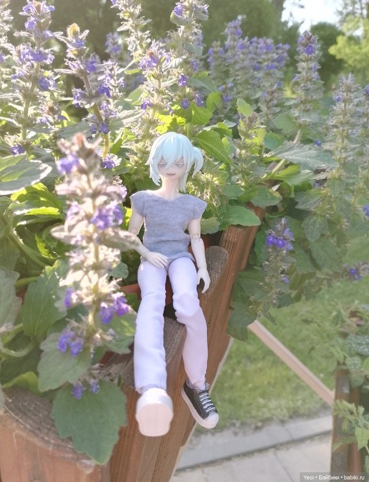 Лучеано встретил Лабубу в парке). 02