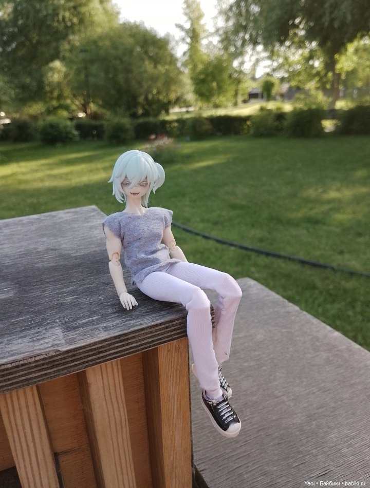 Лучеано встретил Лабубу в парке). 02