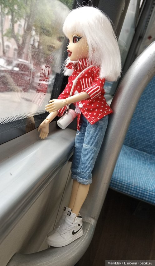 Красотка Джейд играет в обычного подростка (фото 2)