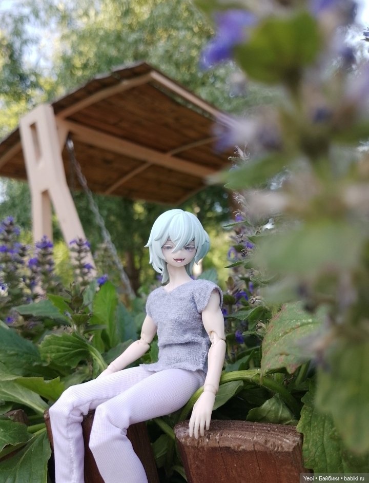 Лучеано встретил Лабубу в парке). 02