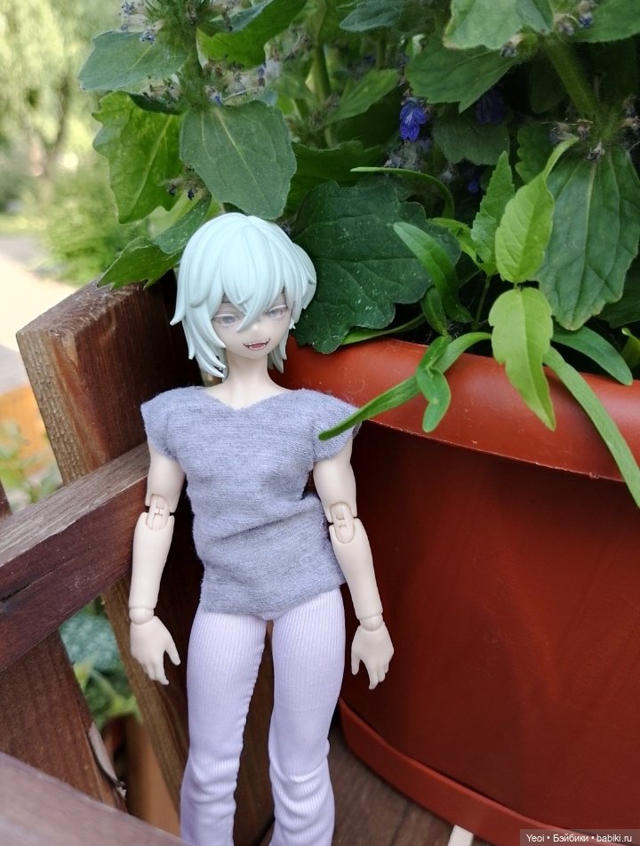 Лучеано встретил Лабубу в парке). 02