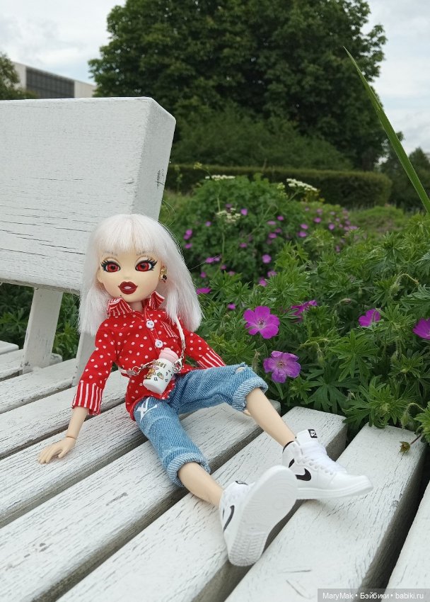 Красотка Джейд играет в обычного подростка (фото 3)