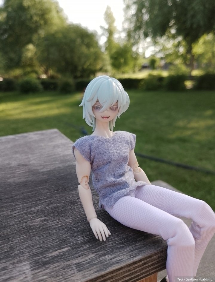 Лучеано встретил Лабубу в парке). 02