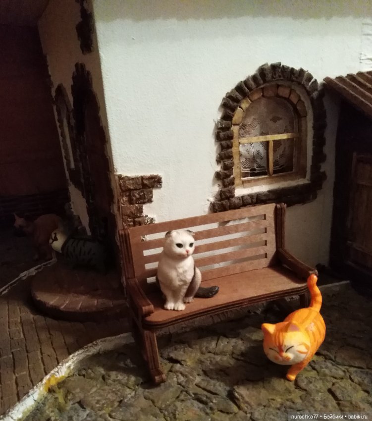 Про Нафочку. На новенькой лавочке