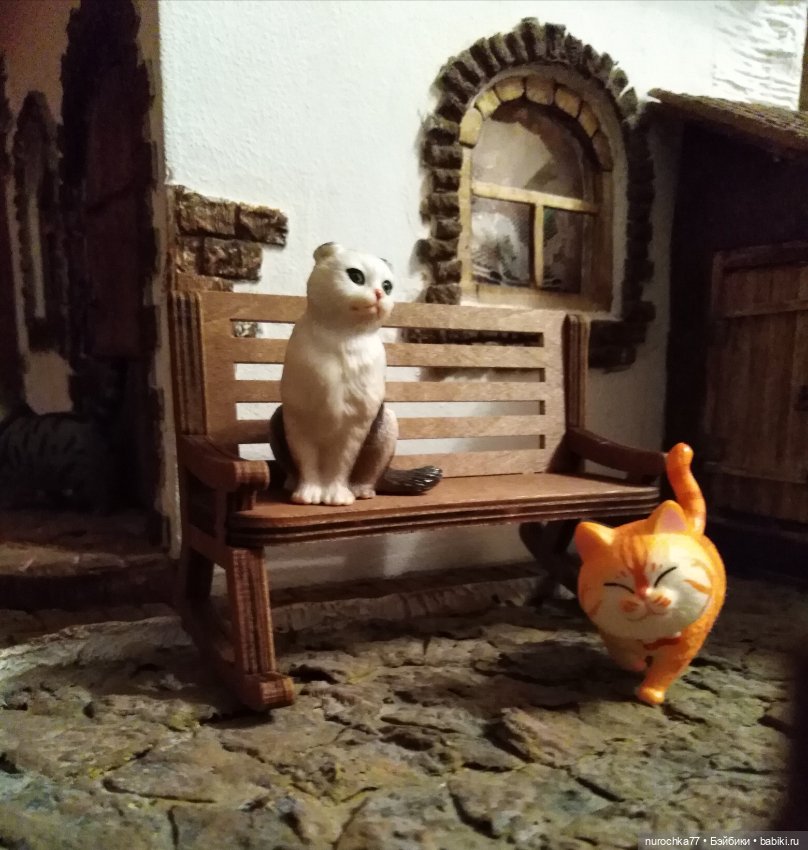 Про Нафочку. На новенькой лавочке