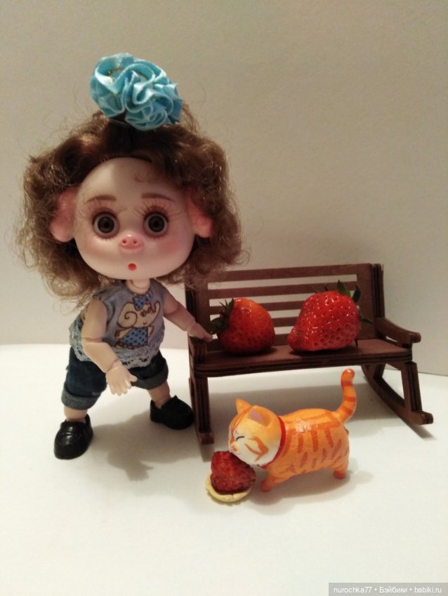 Про Нафочку. На новенькой лавочке