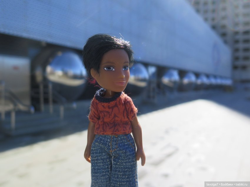 Lil Bratz Boy гуляет по Москве