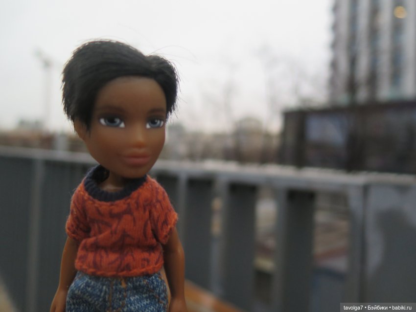 Lil Bratz Boy гуляет по Москве