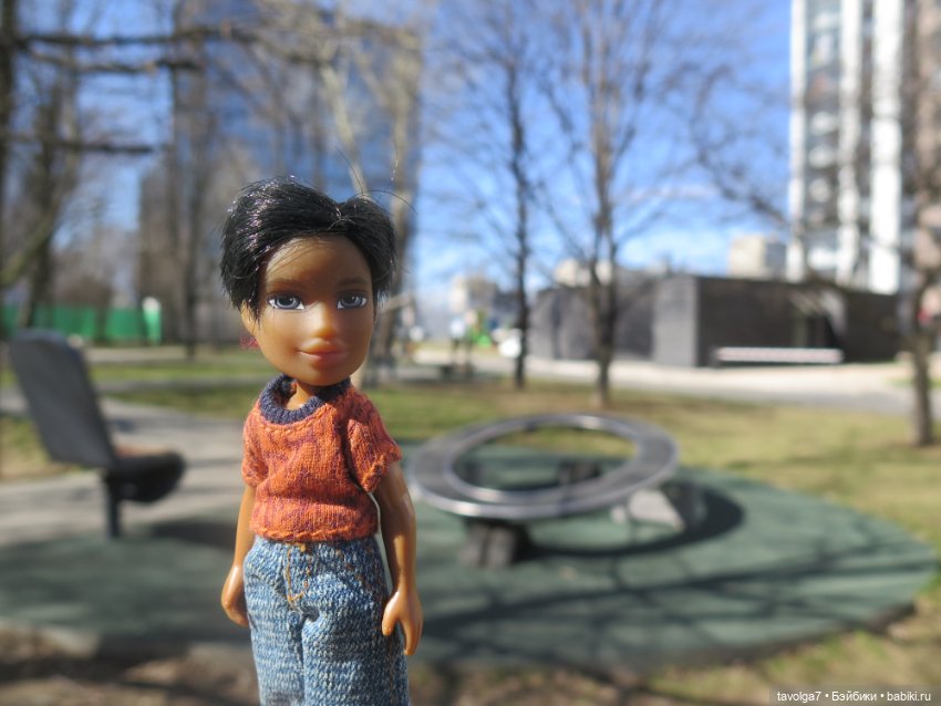 Lil Bratz Boy гуляет по Москве