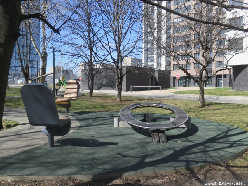 Lil Bratz Boy гуляет по Москве