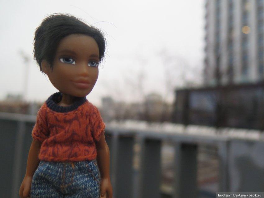 Lil Bratz Boy гуляет по Москве