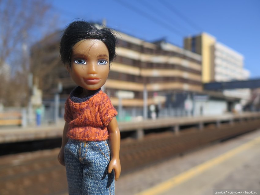 Lil Bratz Boy гуляет по Москве
