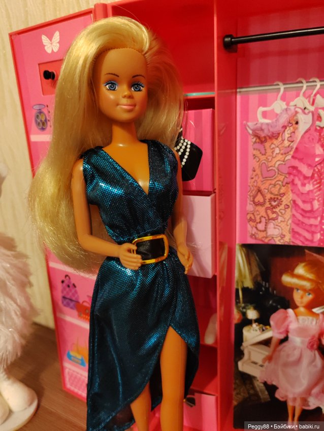 Про Петру Plasty, Peggy, Steffi