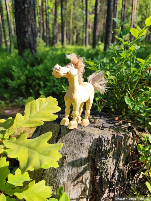 Конь на прогулке!! 🐴🐴🐴🌿🌿🌿