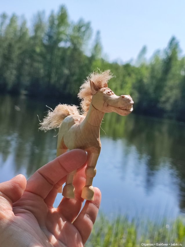 Конь на прогулке!! 🐴🐴🐴🌿🌿🌿