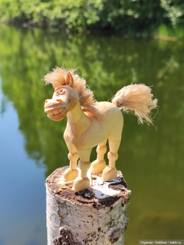 Конь на прогулке!! 🐴🐴🐴🌿🌿🌿