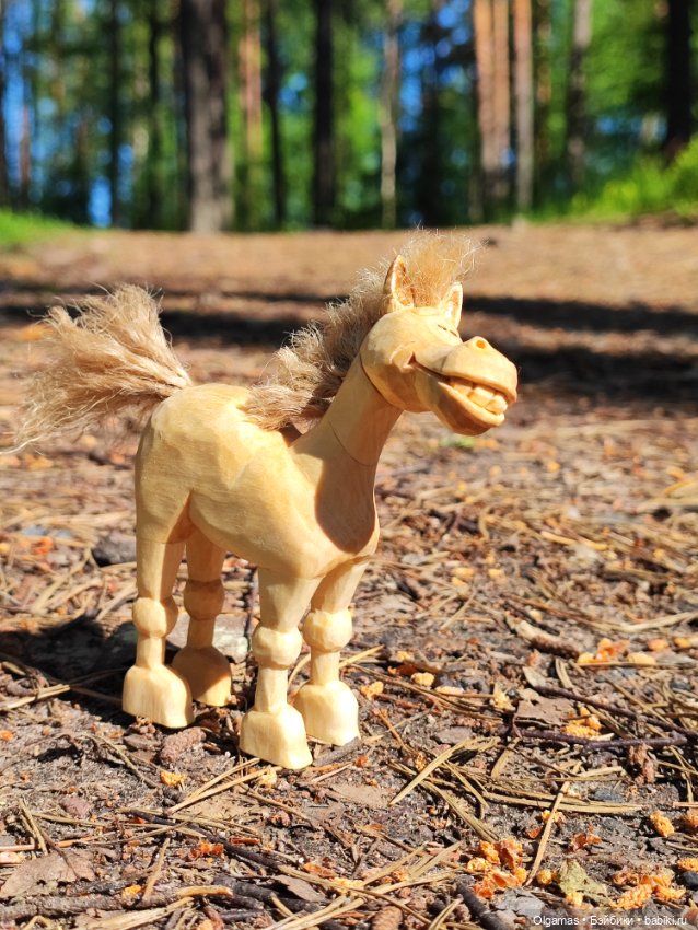 Конь на прогулке!! 🐴🐴🐴🌿🌿🌿
