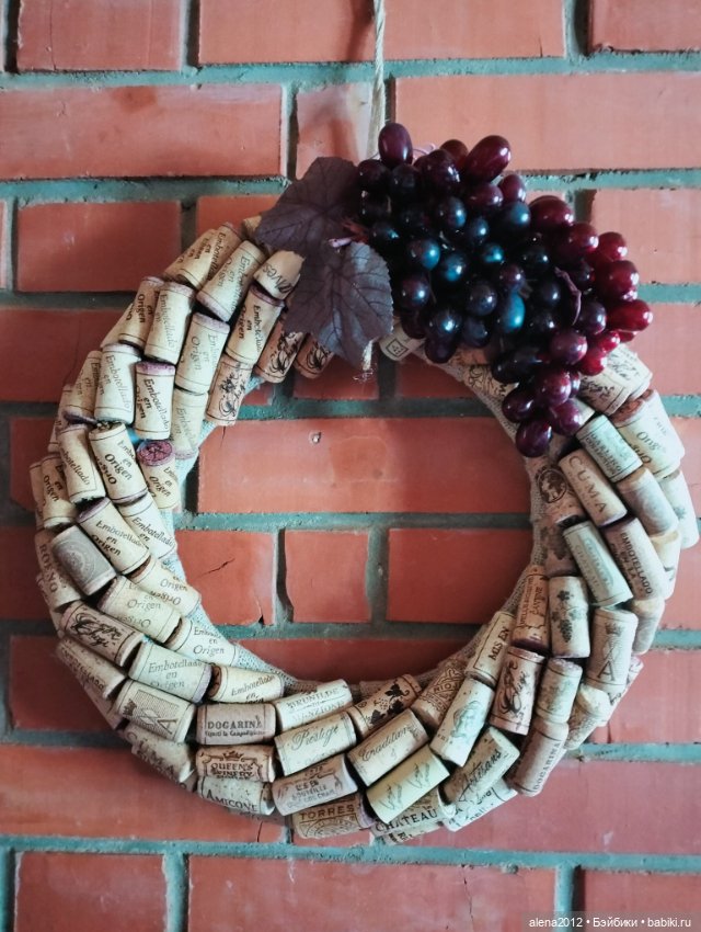 Подготовка к НГ . Венки с пробками (фото 2)