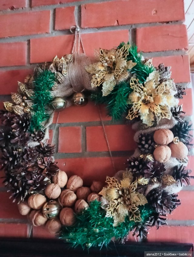 Подготовка к НГ . Венки с пробками