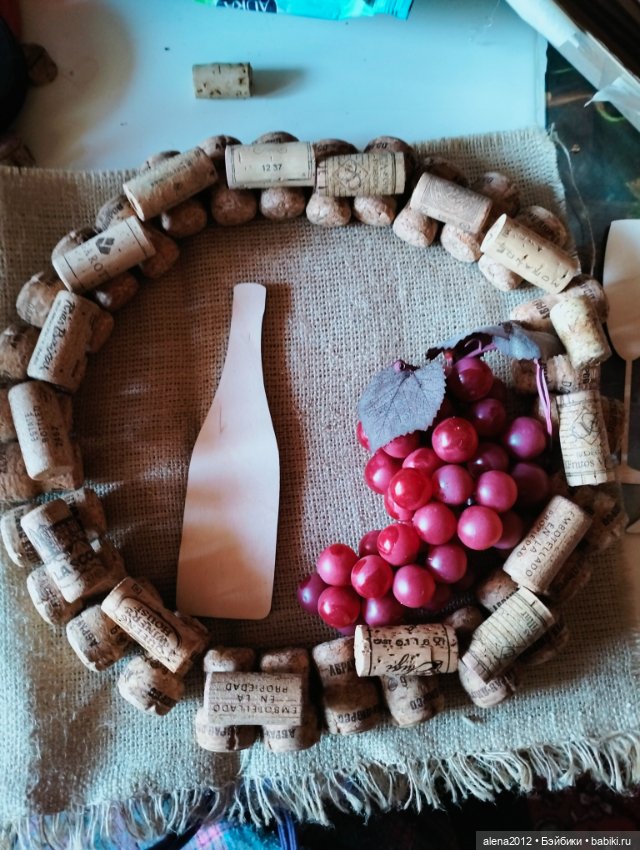 Подготовка к НГ . Венки с пробками