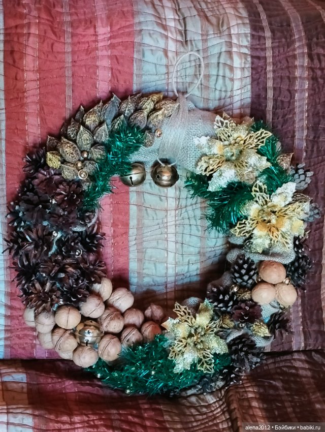 Подготовка к НГ . Венки с пробками