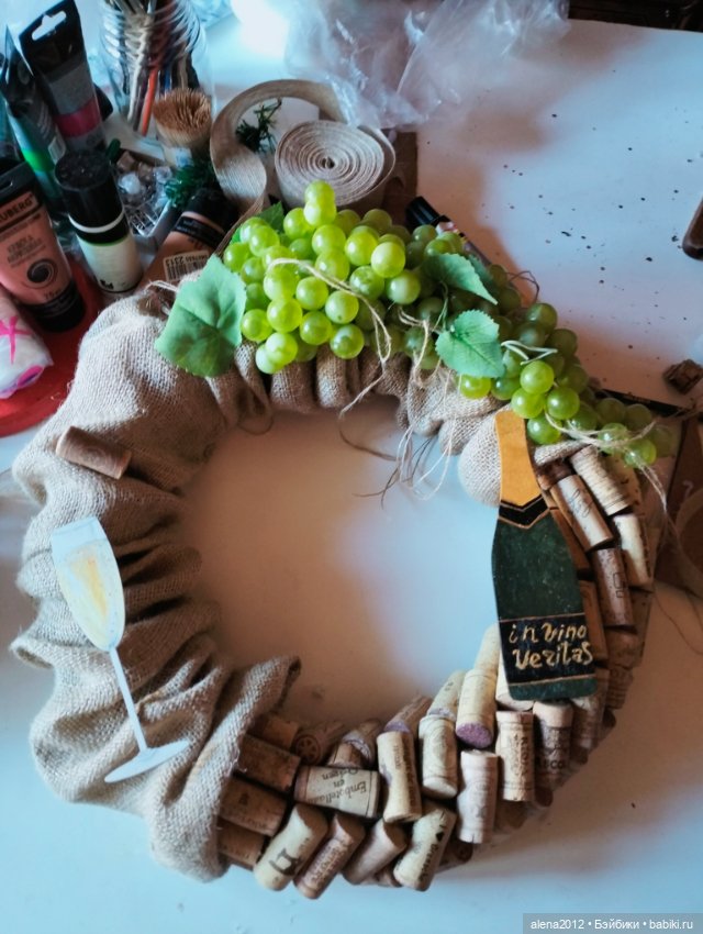 Подготовка к НГ . Венки с пробками