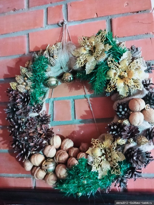 Подготовка к НГ . Венки с пробками