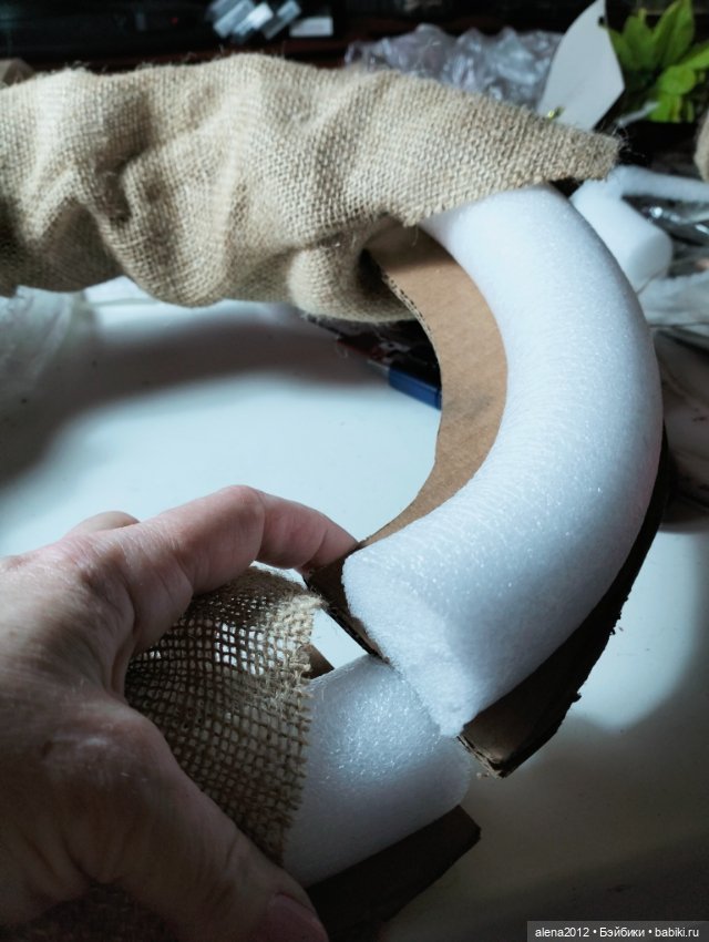 Подготовка к НГ . Венки с пробками (фото 5)