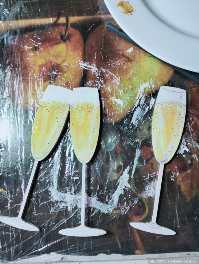 Подготовка к НГ . Венки с пробками