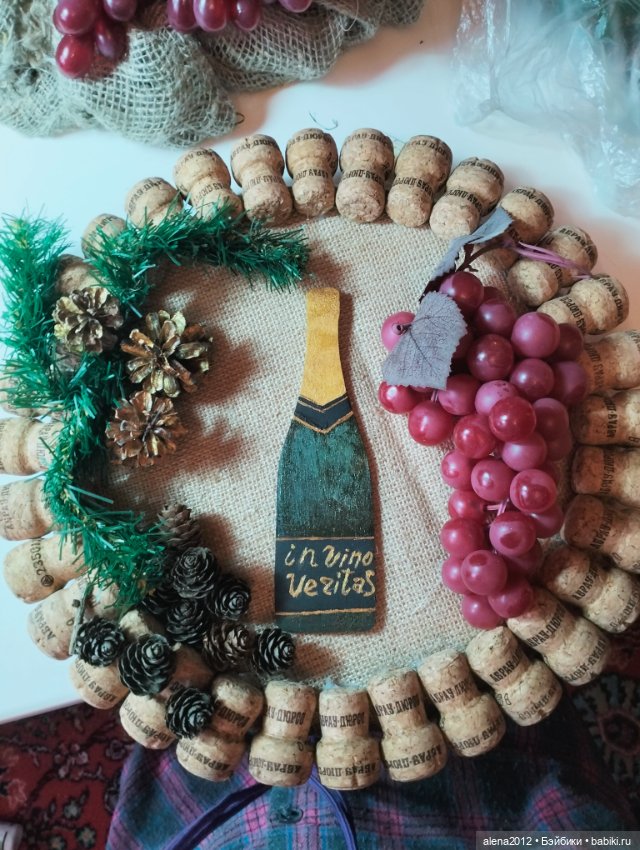 Подготовка к НГ . Венки с пробками