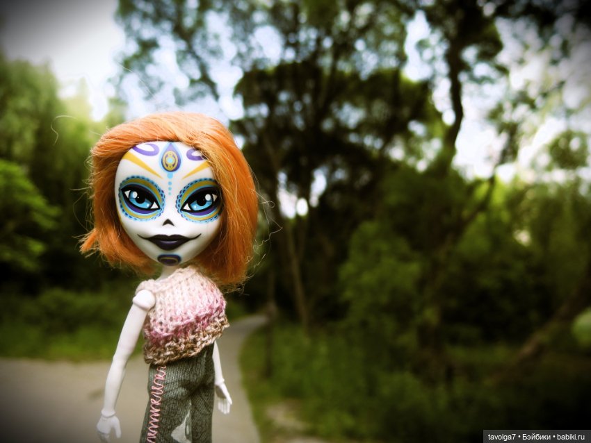 Catrinas Underworld у старинного пруда в Москве