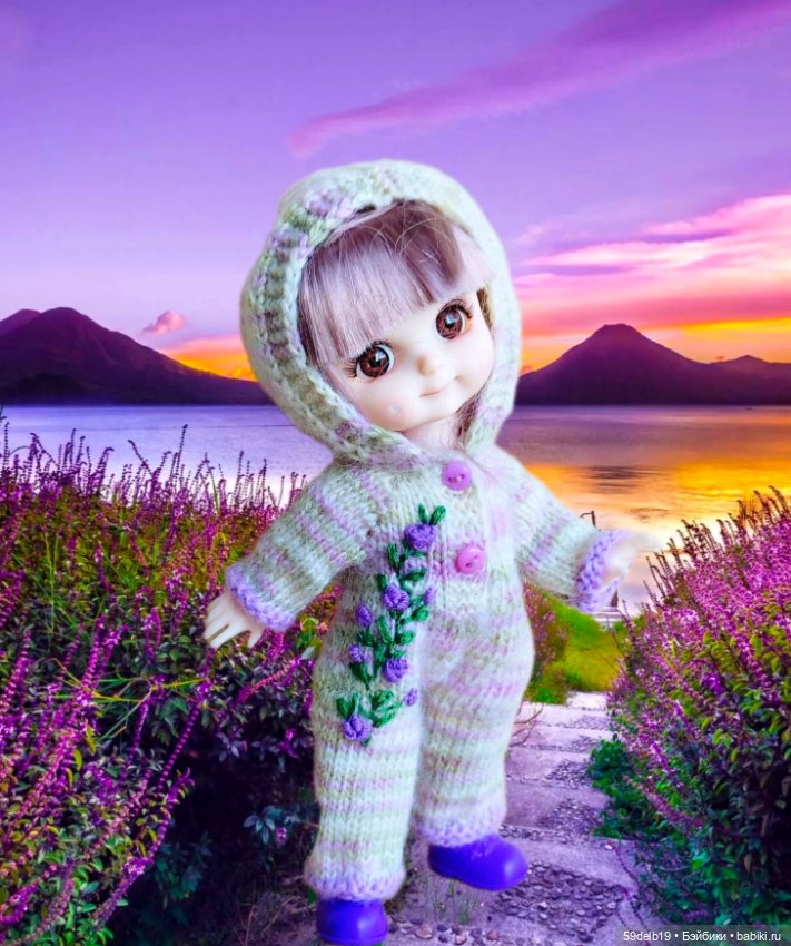 Баболька Эля в новом нарядном комбезике