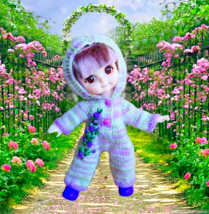 Баболька Эля в новом нарядном комбезике