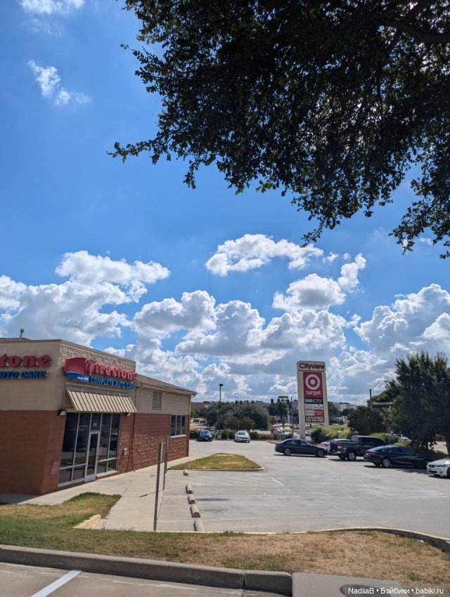 Какое небо голубое и девочки в голубом:)))