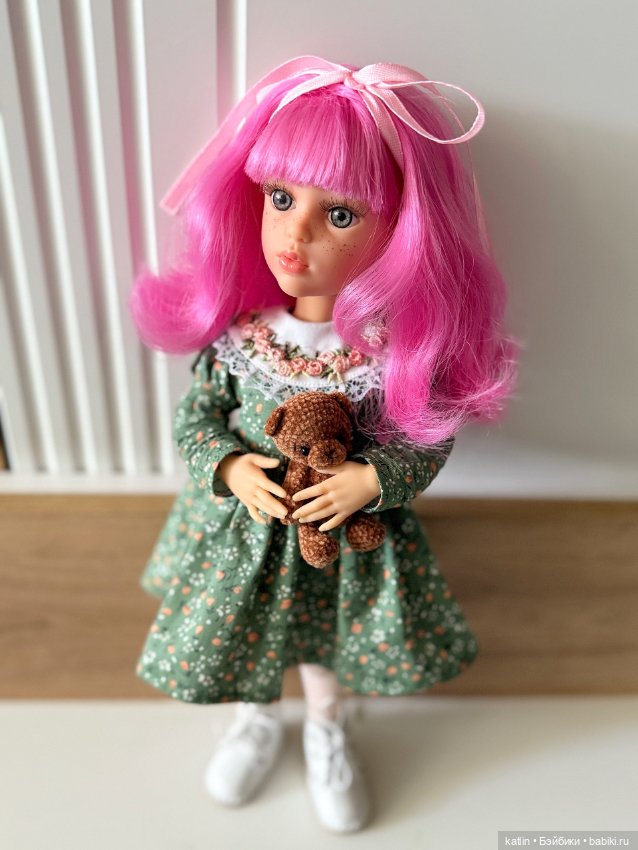 Paola Reina, Abril, Волшебная Абриль