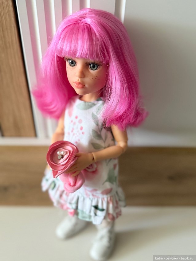 Paola Reina, Abril, Волшебная Абриль