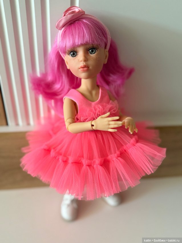 Paola Reina, Abril, Волшебная Абриль