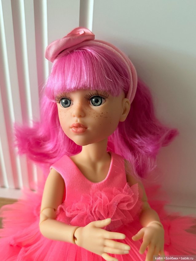 Paola Reina, Abril, Волшебная Абриль