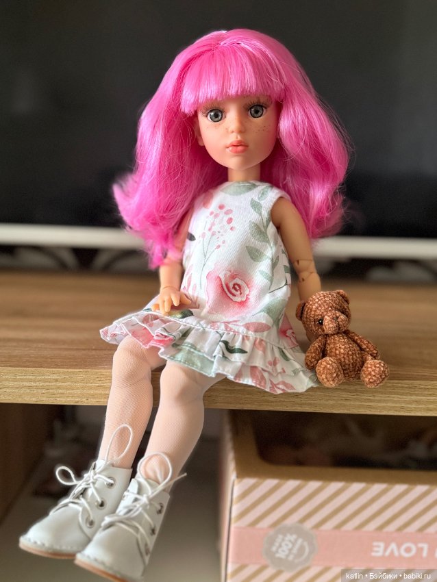 Paola Reina, Abril, Волшебная Абриль