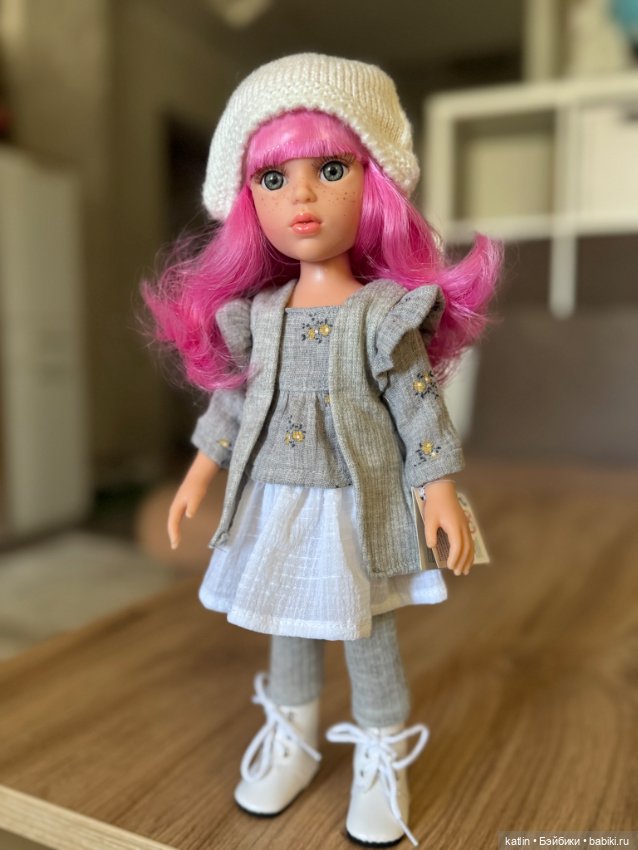 Paola Reina, Abril, Волшебная Абриль