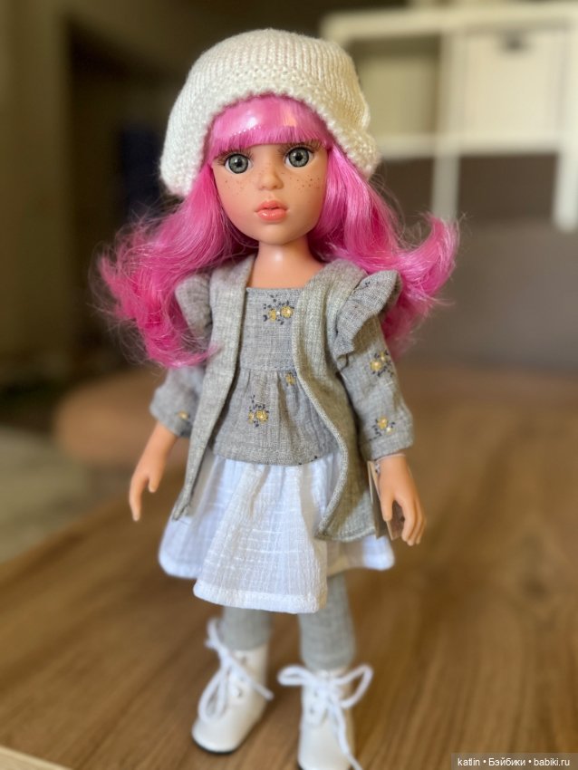 Paola Reina, Abril, Волшебная Абриль