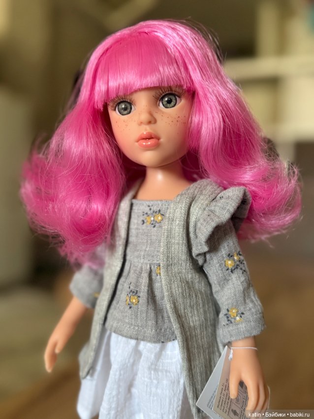 Paola Reina, Abril, Волшебная Абриль