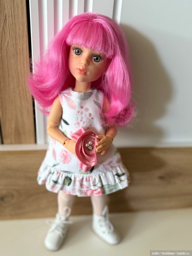 Paola Reina, Abril, Волшебная Абриль