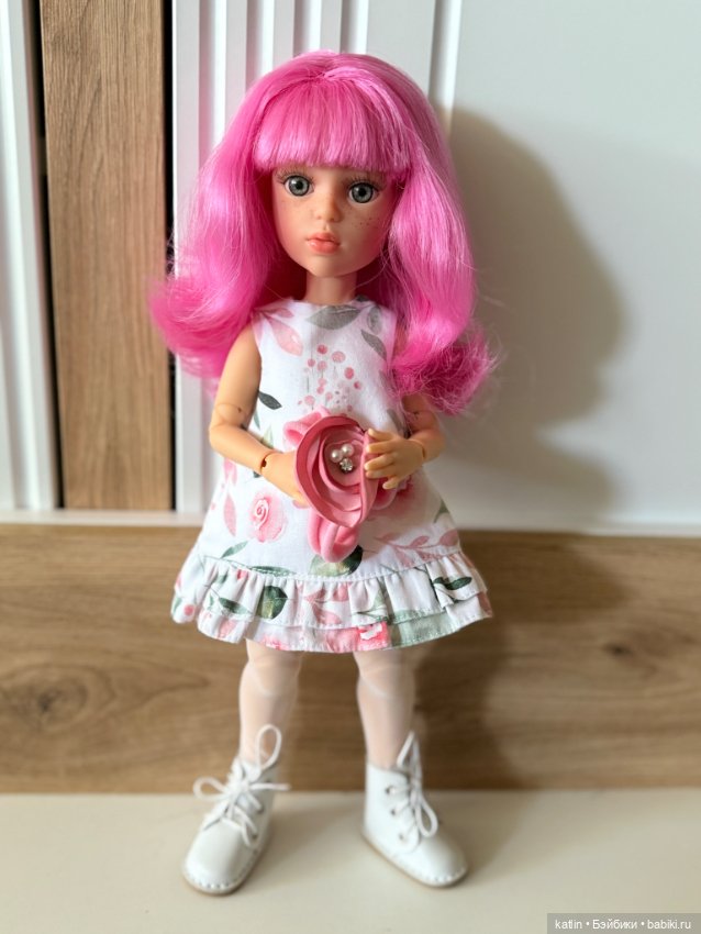 Paola Reina, Abril, Волшебная Абриль